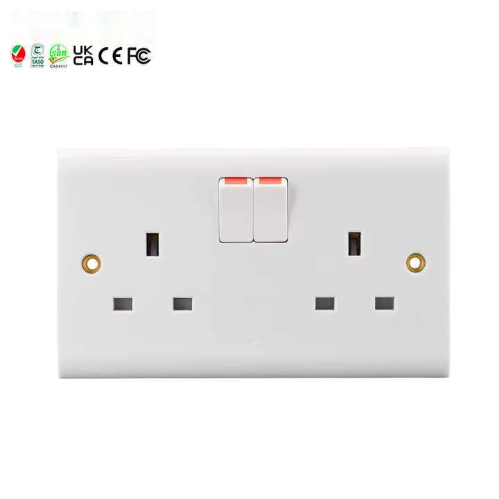 High Quality British Standard 2-Gang 3 Outlets 13a 250v Double Electric Wall Switch Socket For Home Hotel Use