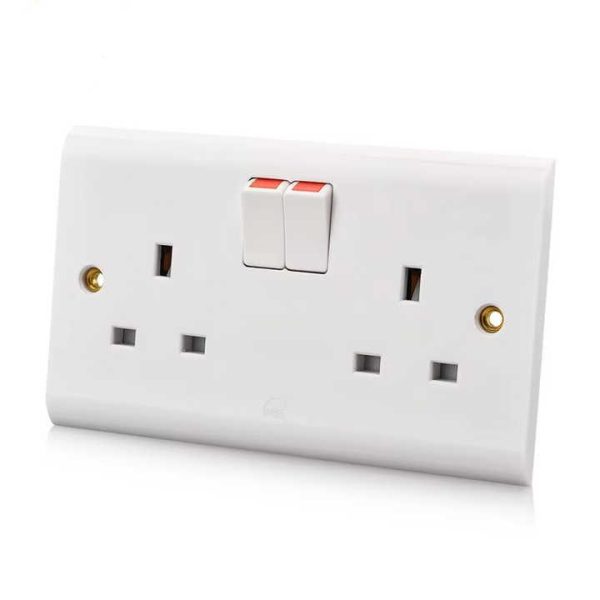 High Quality British Standard 2-Gang 3 Outlets 13a 250v Double Electric Wall Switch Socket For Home Hotel Use