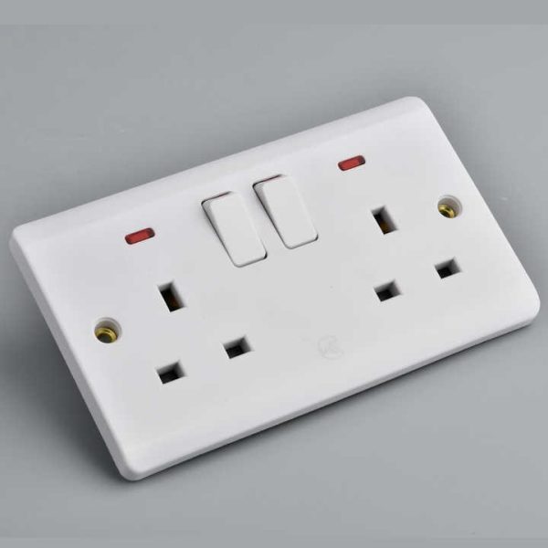 Factory Price Baklite Material British Standard Double 13a 220v Wall Switches Socket Neon Wholesale for Home Office Use